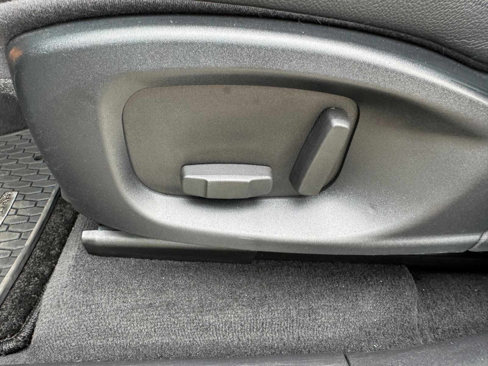 Fahrzeugabbildung Jaguar F-Pace F-PACE R-Sport AWD MOTORSCHADEN