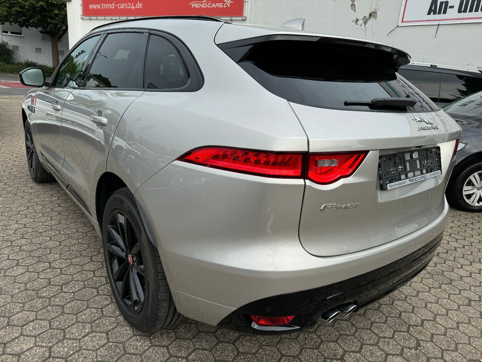 Fahrzeugabbildung Jaguar F-Pace F-PACE R-Sport AWD MOTORSCHADEN