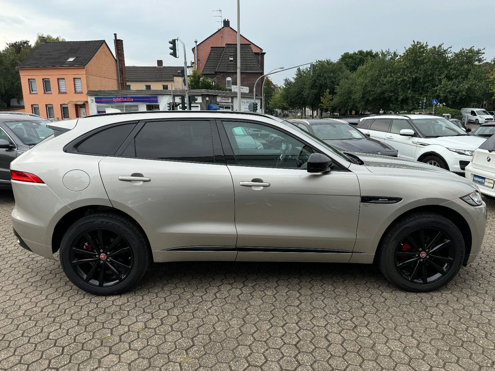 Fahrzeugabbildung Jaguar F-Pace F-PACE R-Sport AWD MOTORSCHADEN