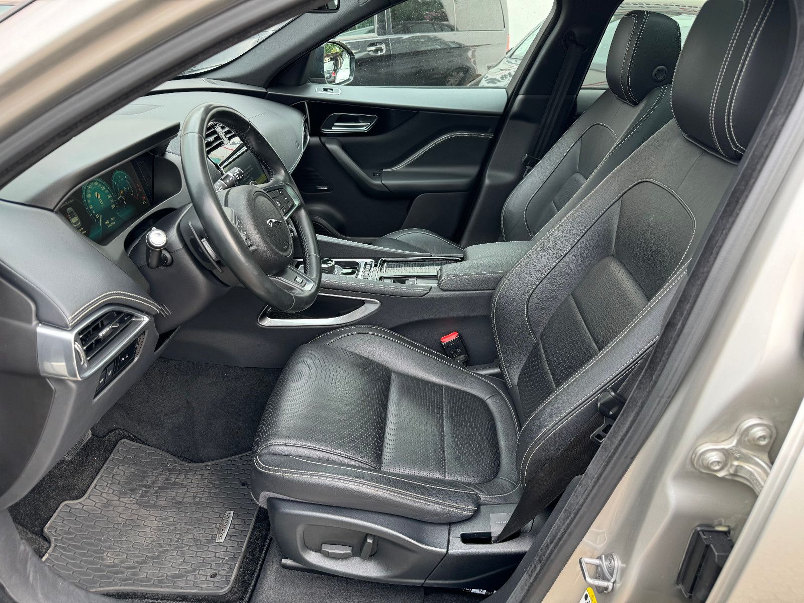 Fahrzeugabbildung Jaguar F-Pace F-PACE R-Sport AWD MOTORSCHADEN