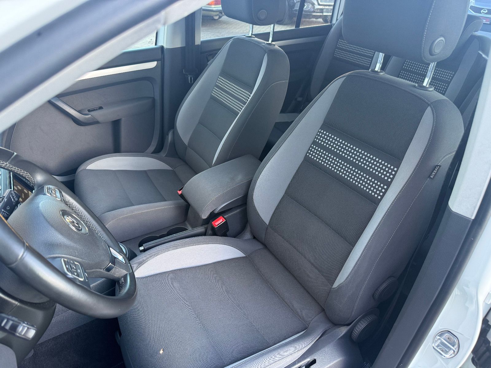 Fahrzeugabbildung Volkswagen Touran Life*Tempomat*Klima*SH*