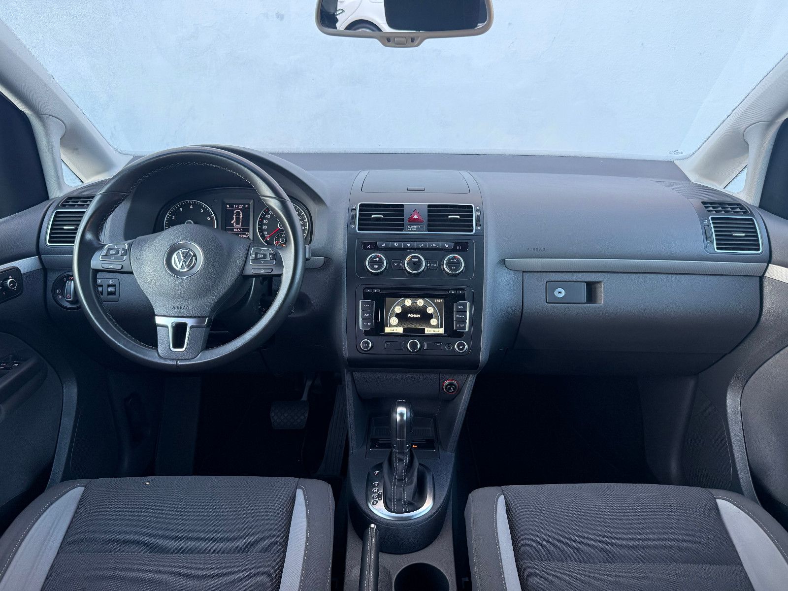 Fahrzeugabbildung Volkswagen Touran Life*Tempomat*Klima*SH*