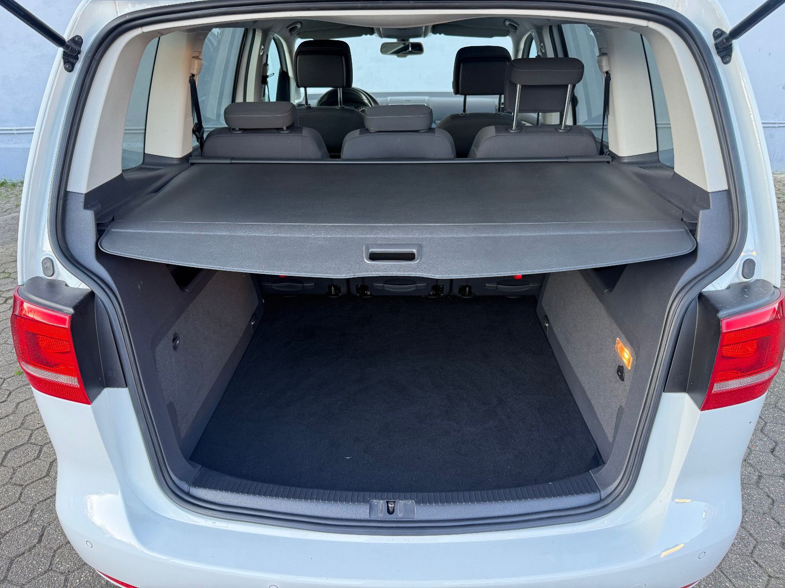 Fahrzeugabbildung Volkswagen Touran Life*Tempomat*Klima*SH*