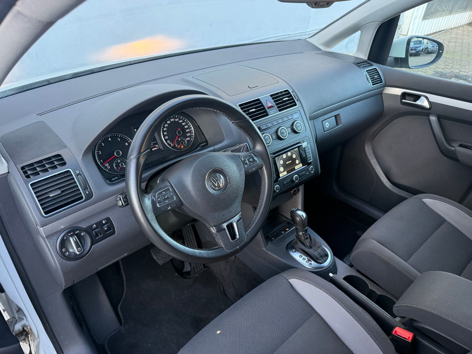 Fahrzeugabbildung Volkswagen Touran Life*Tempomat*Klima*SH*