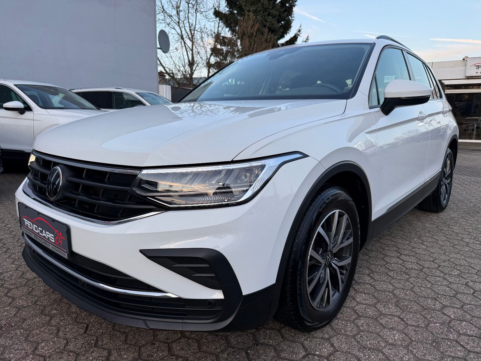 Volkswagen Tiguan Life*Fahrschule Wagen* Driving school Car