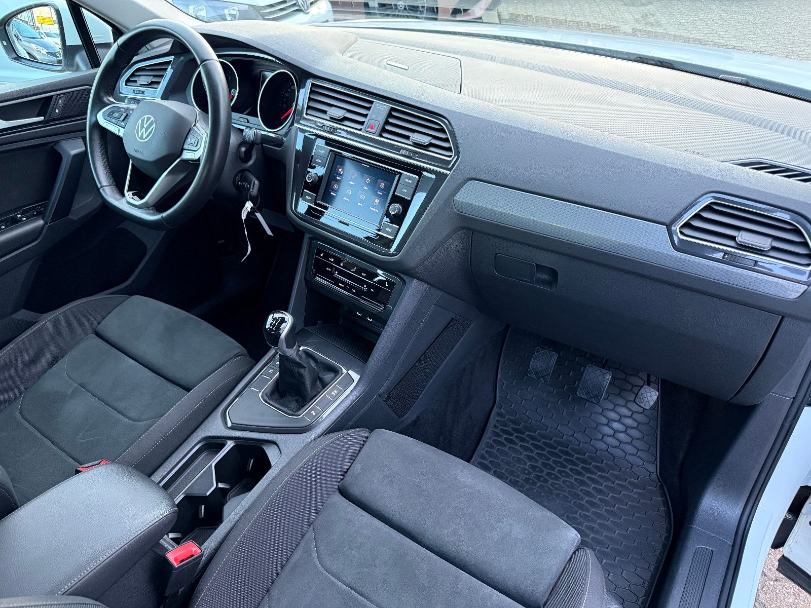 Fahrzeugabbildung Volkswagen Tiguan Life*Fahrschule Wagen* Driving school Car