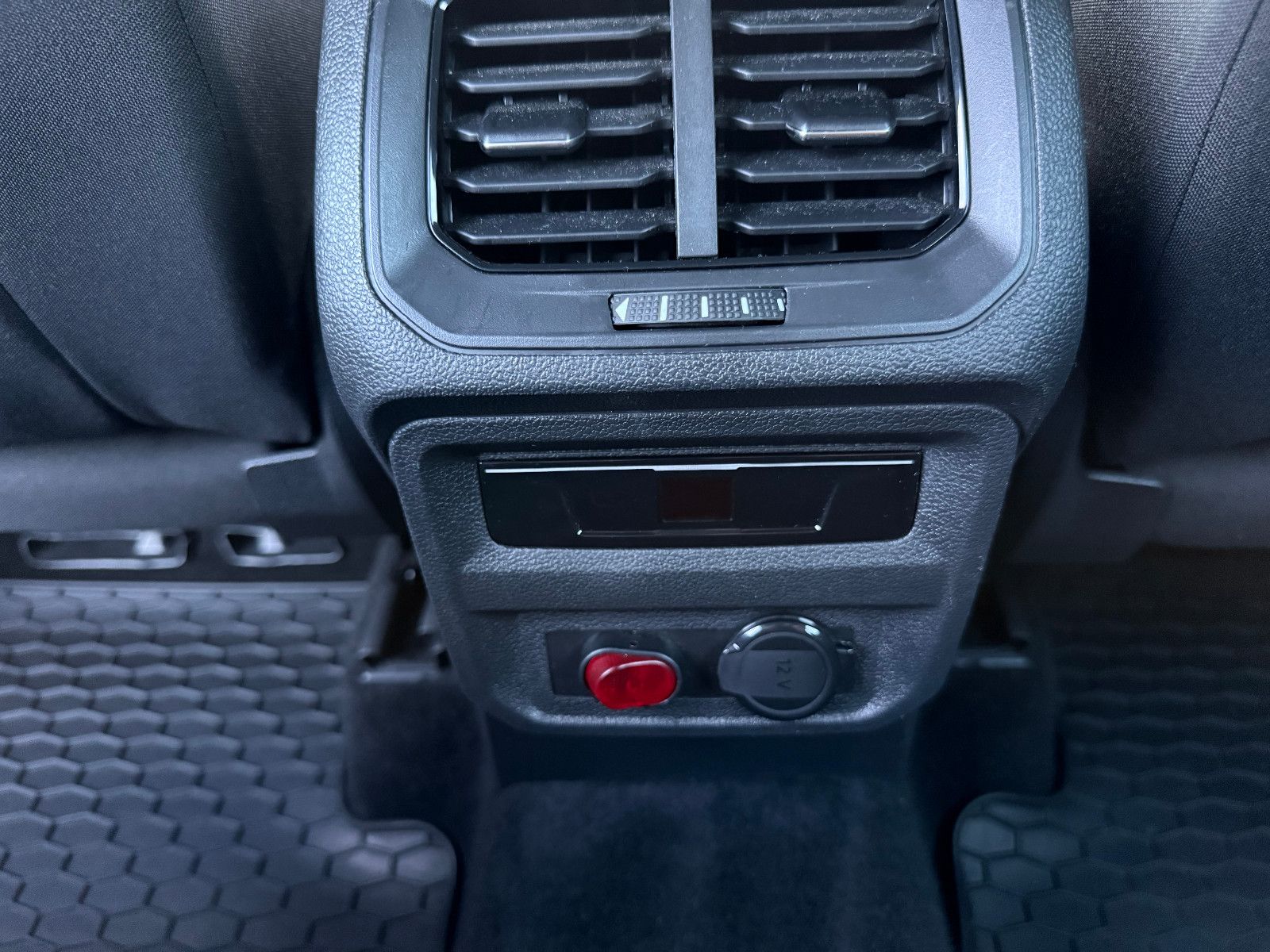 Fahrzeugabbildung Volkswagen Tiguan Life*Fahrschule Wagen* Driving school Car