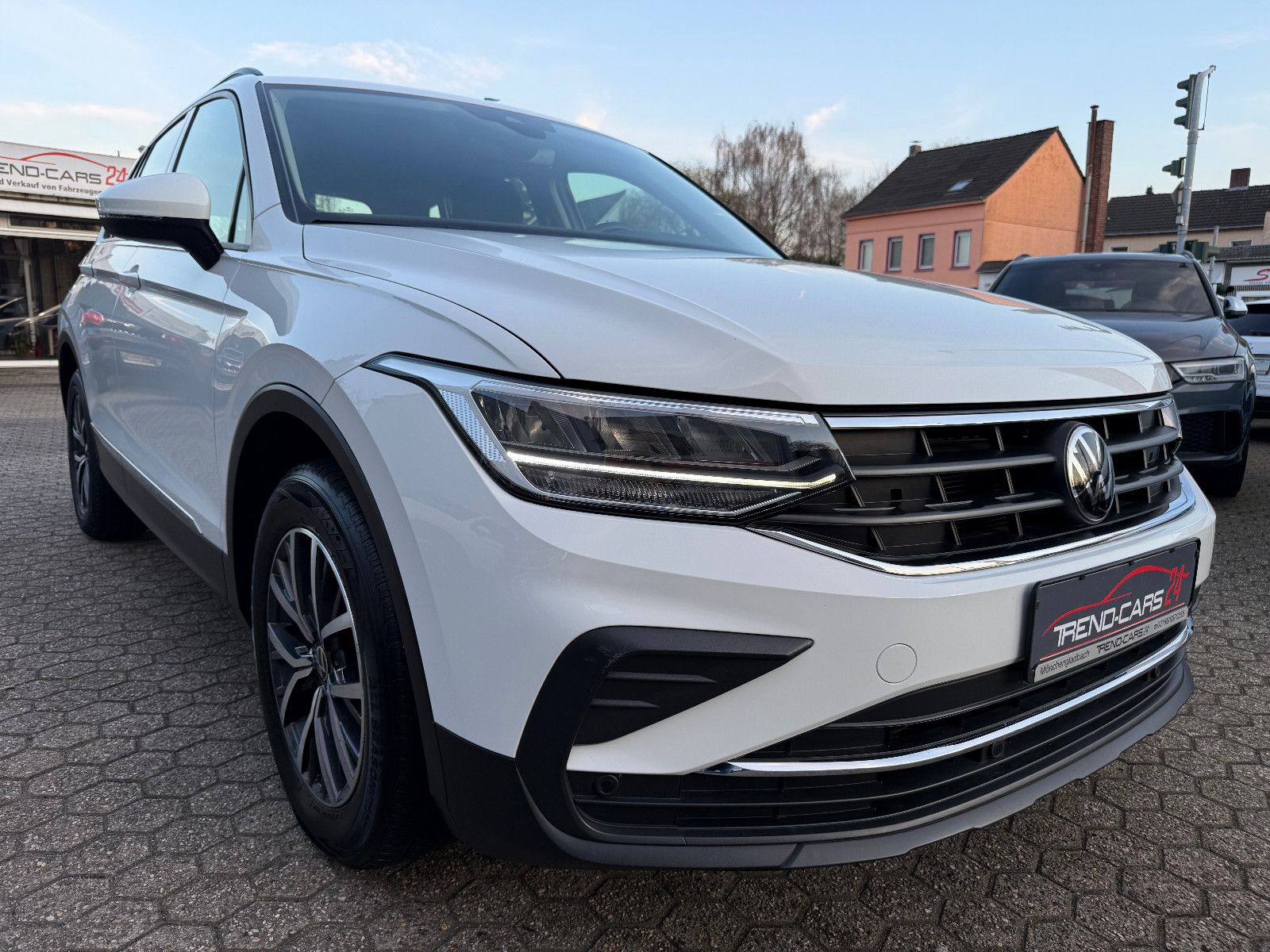 Fahrzeugabbildung Volkswagen Tiguan Life*Fahrschule Wagen* Driving school Car