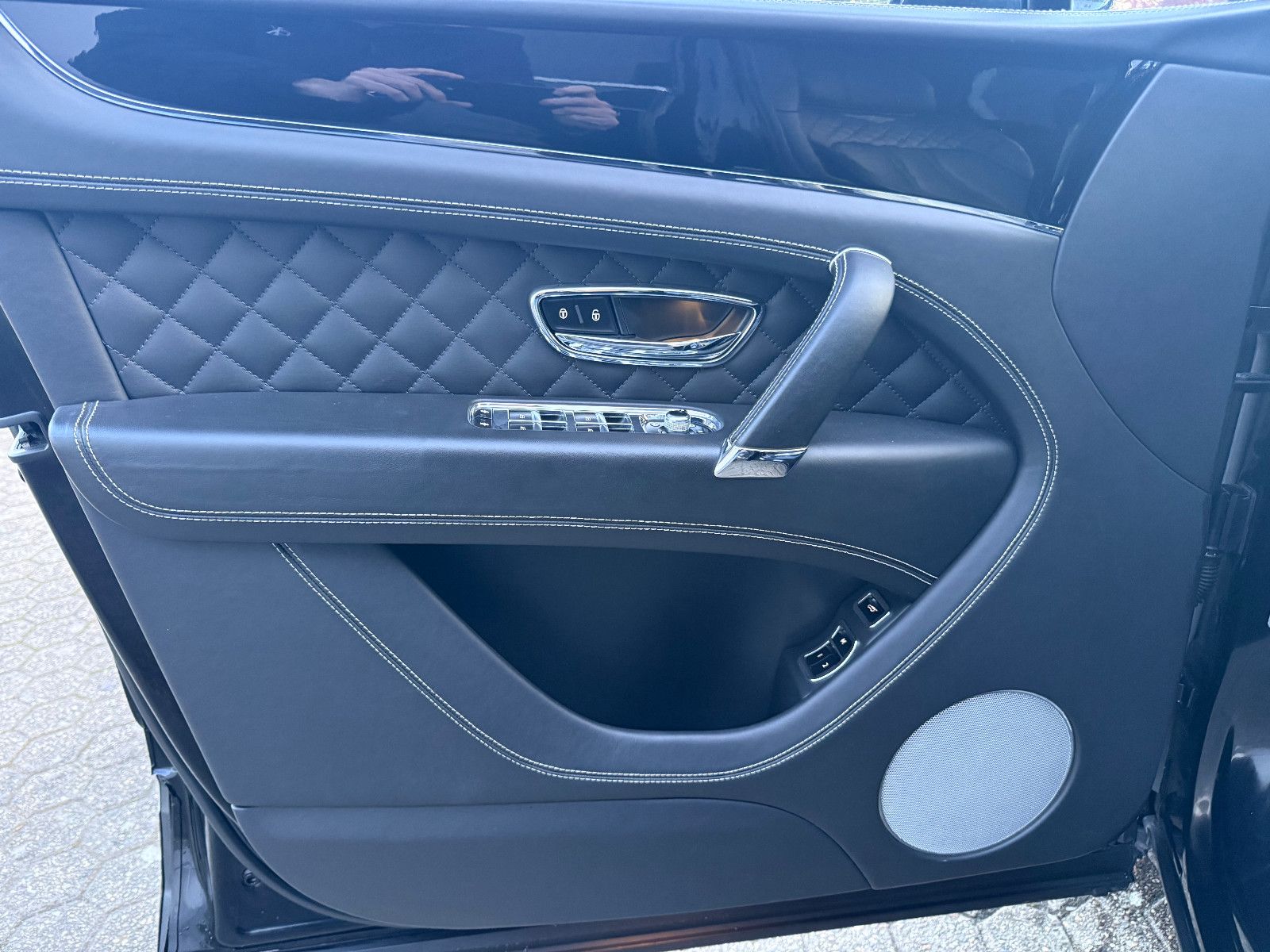 Fahrzeugabbildung Bentley Bentayga 6.0 W12 4WD*FirstEdition* Pano*Voll*