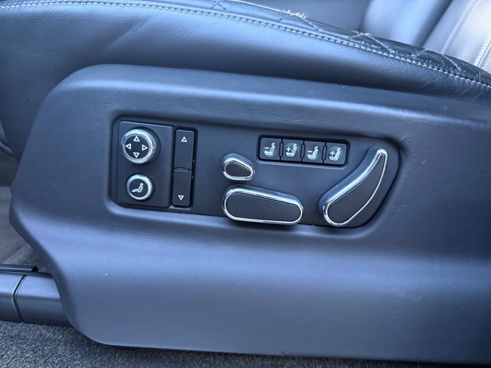 Fahrzeugabbildung Bentley Bentayga 6.0 W12 4WD*FirstEdition* Pano*Voll*