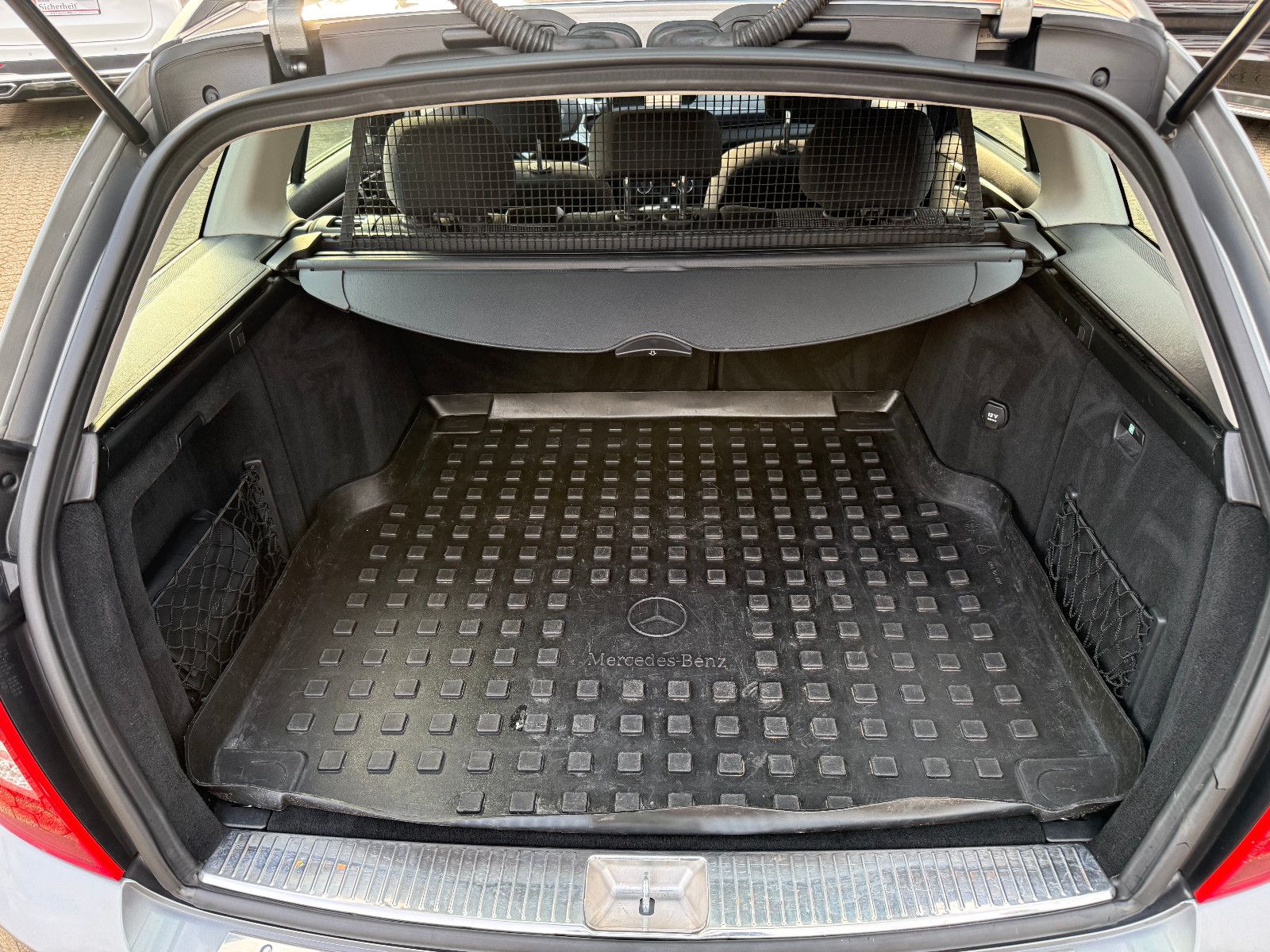 Fahrzeugabbildung Mercedes-Benz C 180 T-Modell  CGI BlueEfficiency`*Klima*