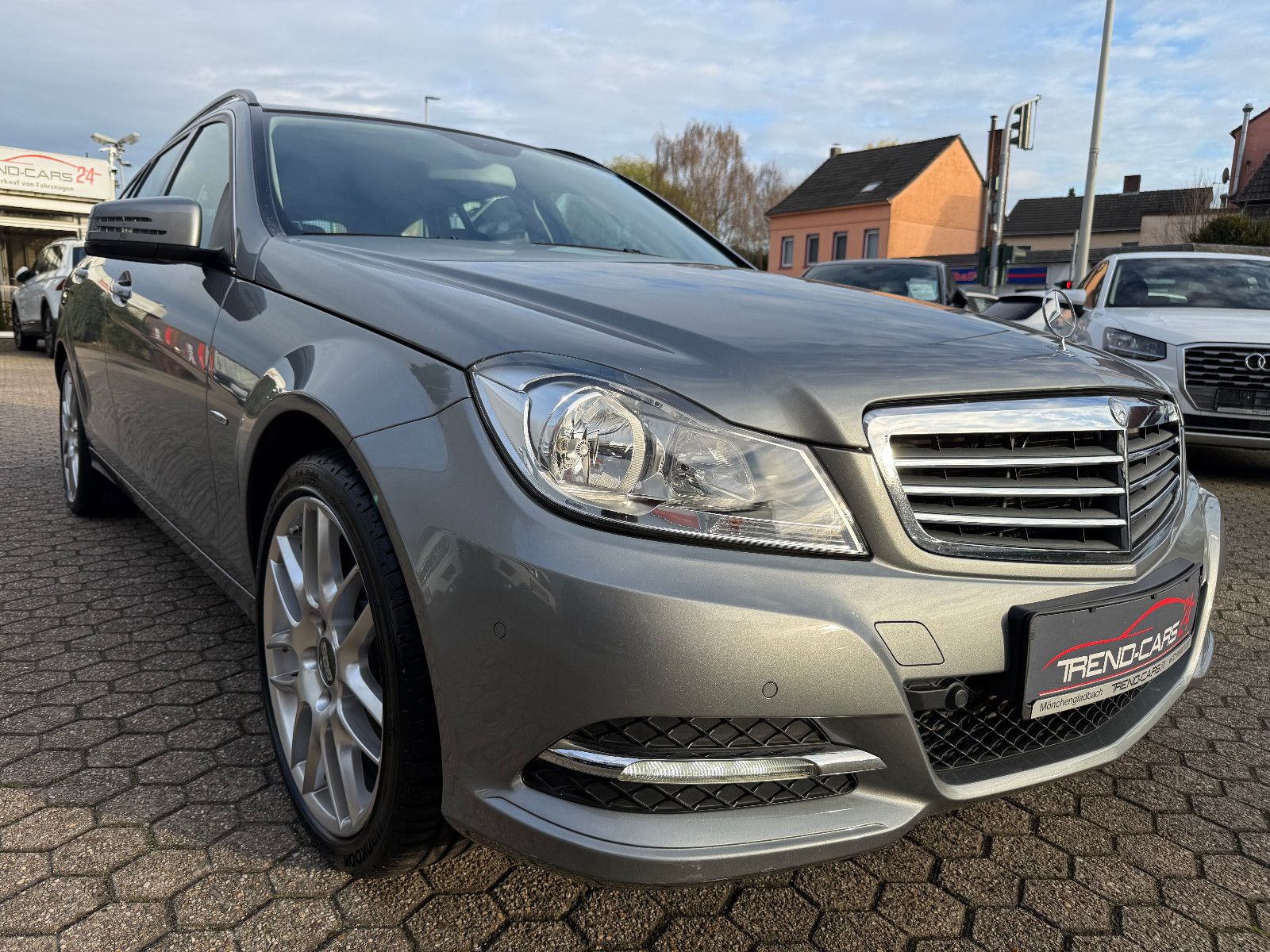 Fahrzeugabbildung Mercedes-Benz C 180 T-Modell  CGI BlueEfficiency`*Klima*