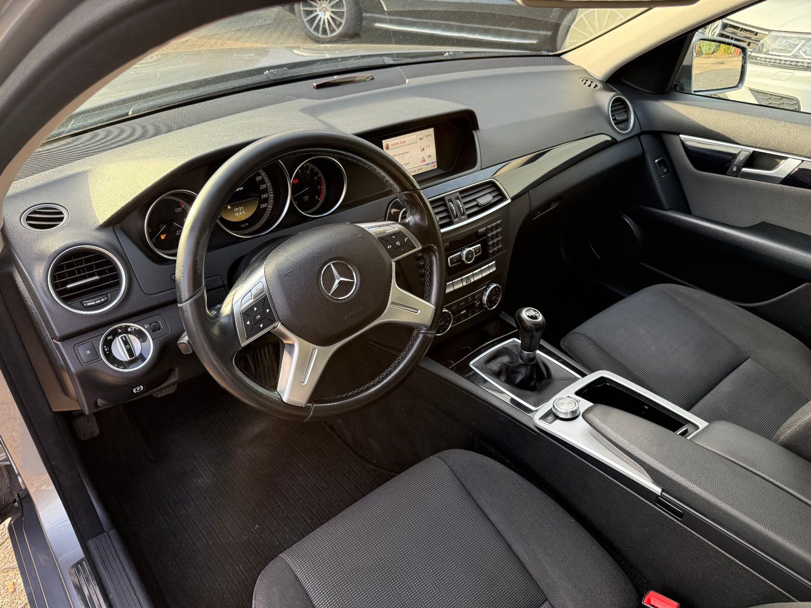 Fahrzeugabbildung Mercedes-Benz C 180 T-Modell  CGI BlueEfficiency`*Klima*