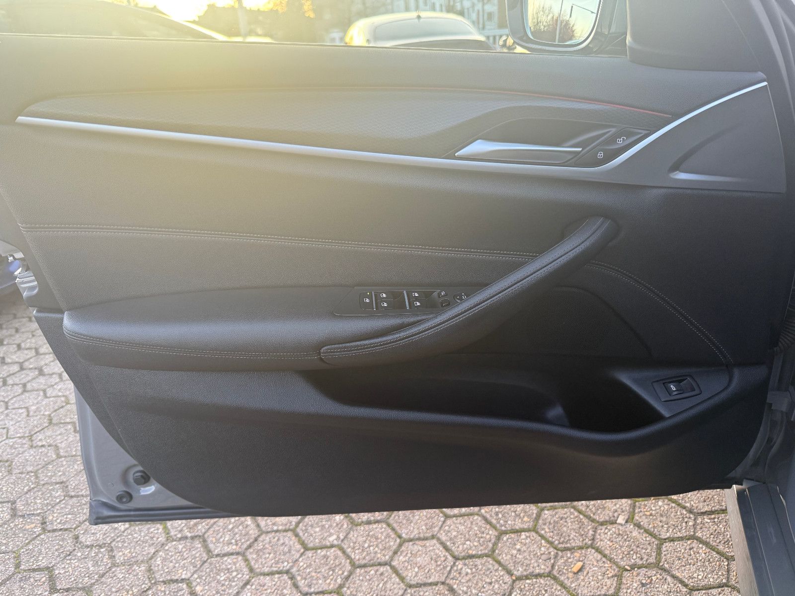 Fahrzeugabbildung BMW 530 Touring i M Sport*Navi*AHK*Leder*