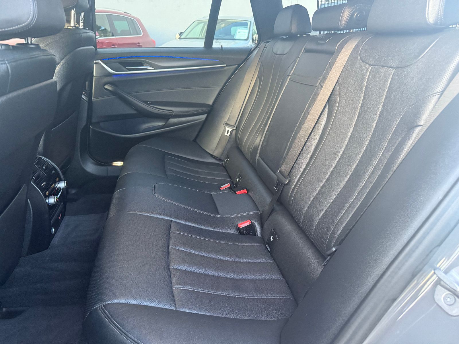 Fahrzeugabbildung BMW 530 Touring i M Sport*Navi*AHK*Leder*