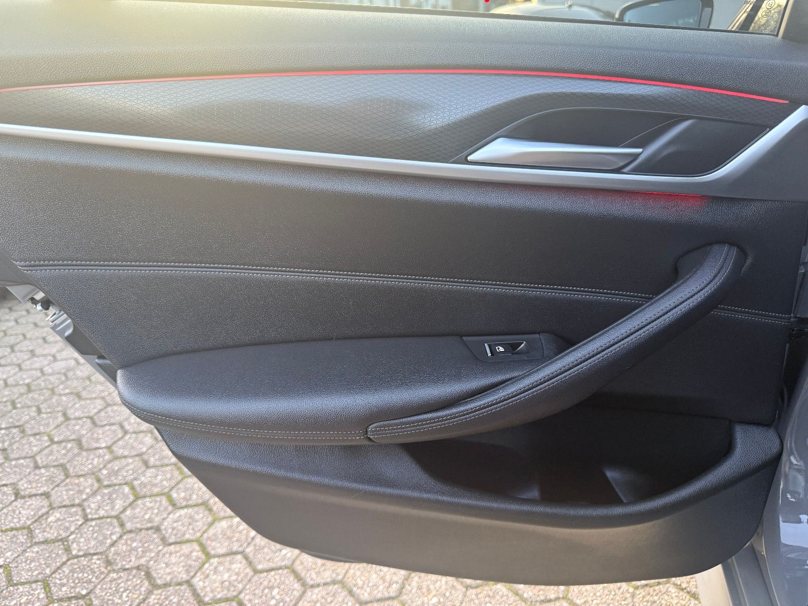 Fahrzeugabbildung BMW 530 Touring i M Sport*Navi*AHK*Leder*