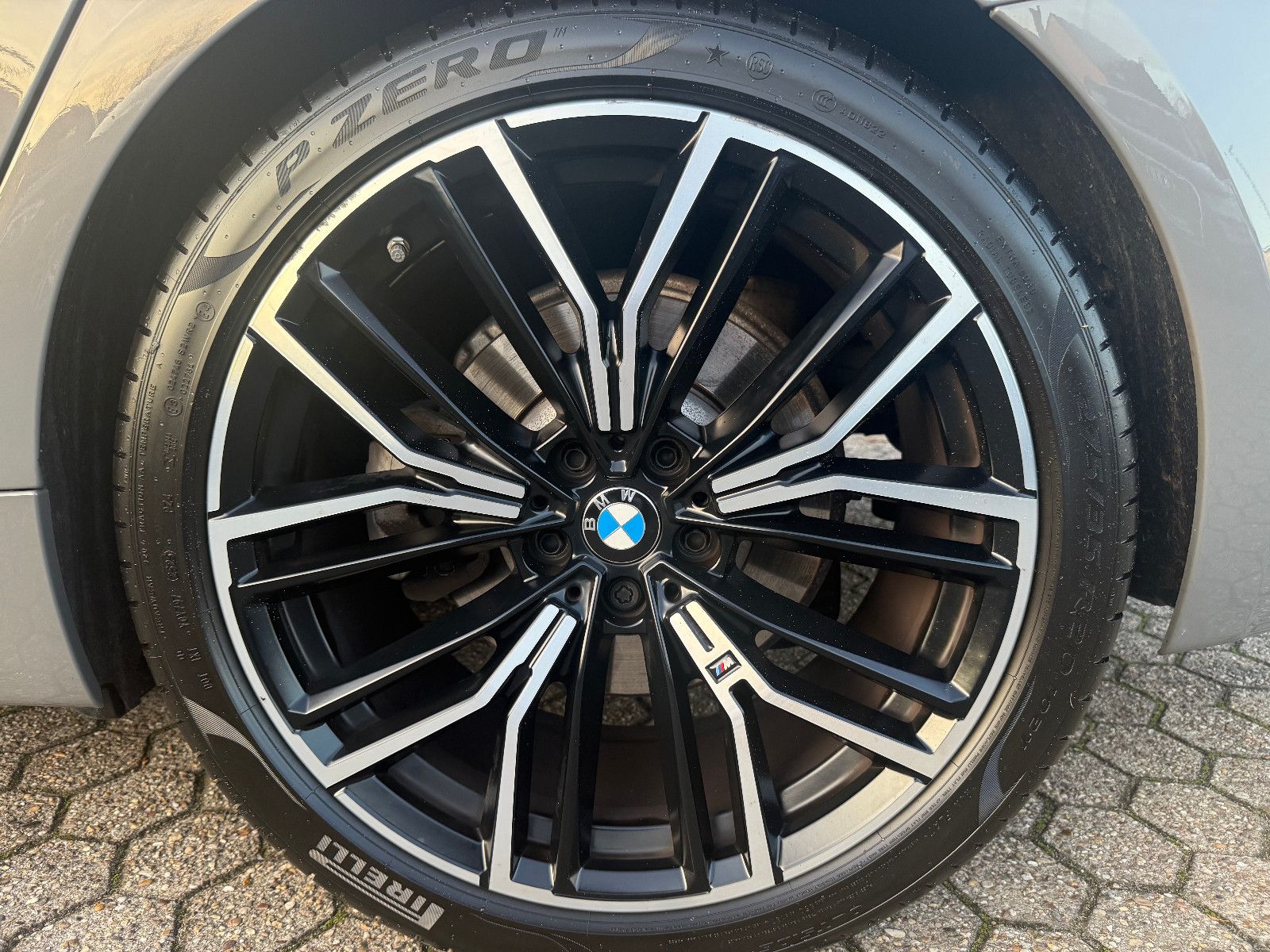 Fahrzeugabbildung BMW 530 Touring i M Sport*Navi*AHK*Leder*