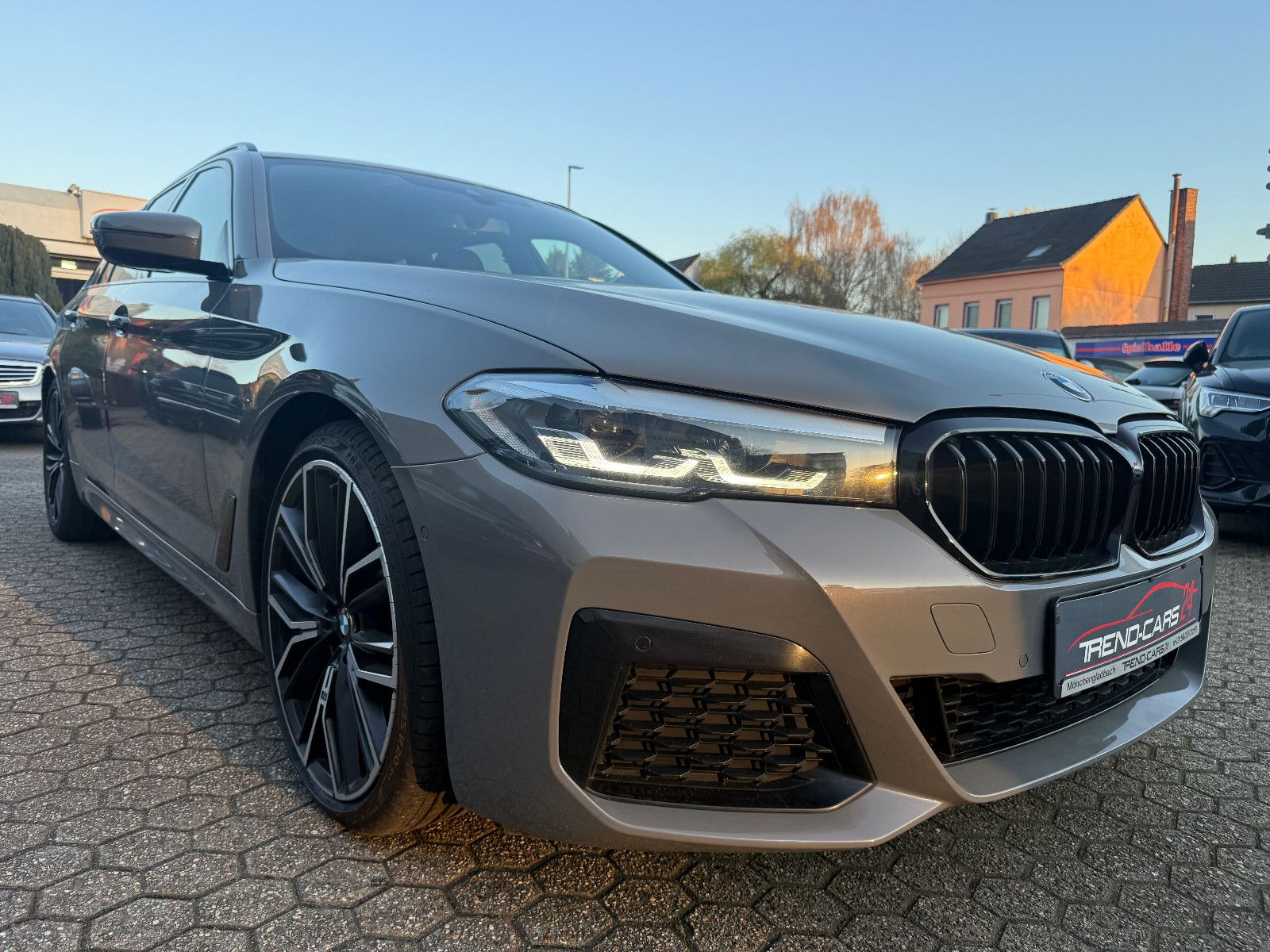 Fahrzeugabbildung BMW 530 Touring i M Sport*Navi*AHK*Leder*