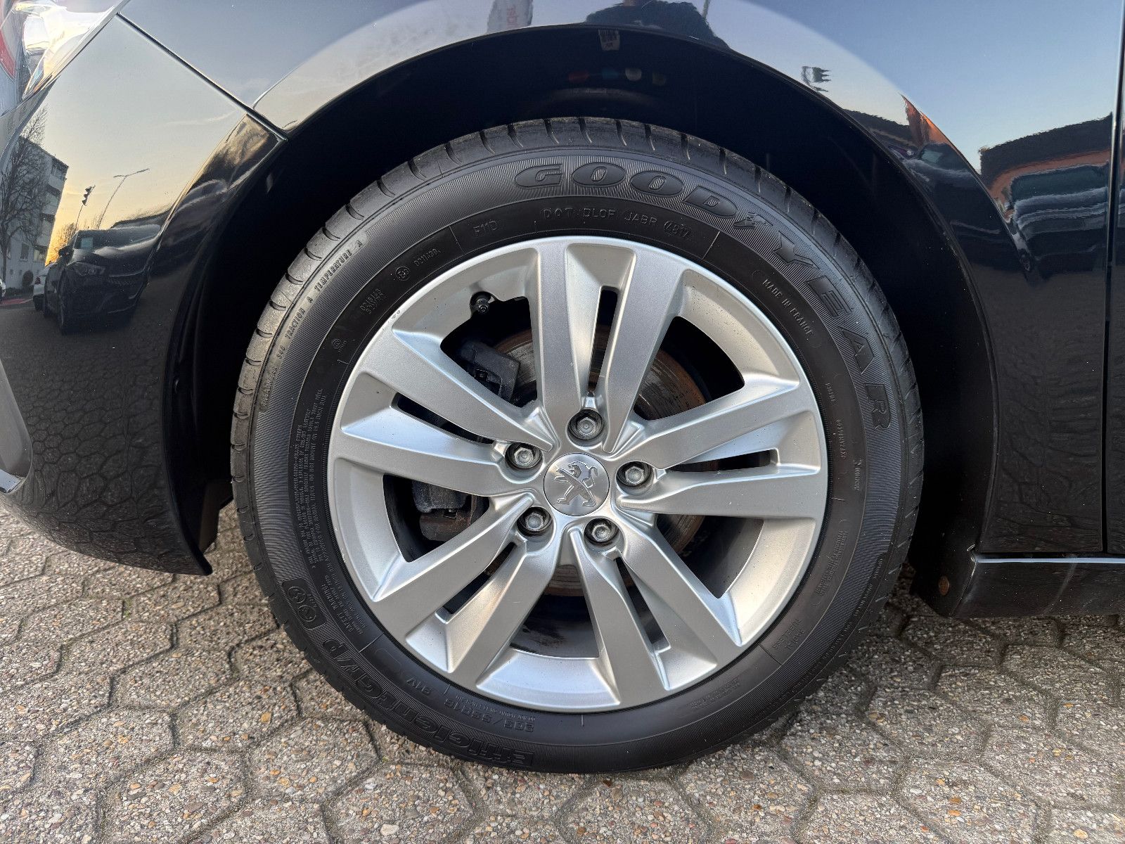 Fahrzeugabbildung Peugeot 308 SW Active*Klima*SH*Apple*Android Car Play*