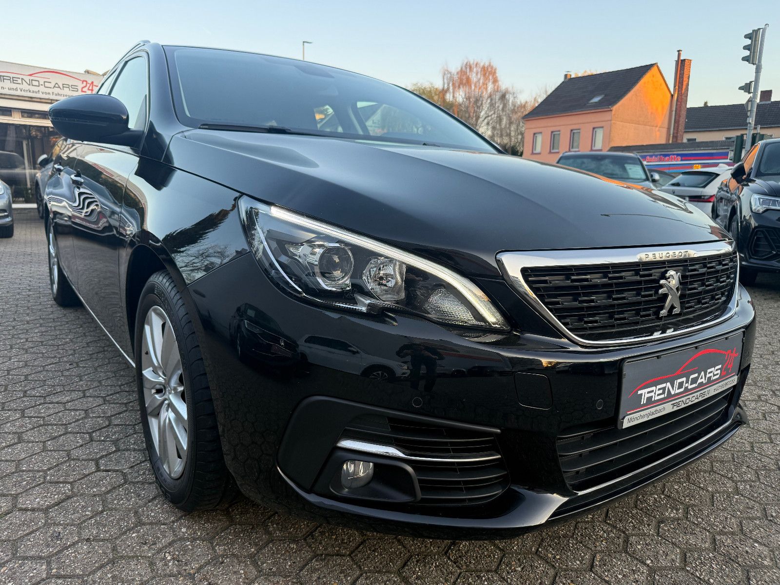 Fahrzeugabbildung Peugeot 308 SW Active*Klima*SH*Apple*Android Car Play*