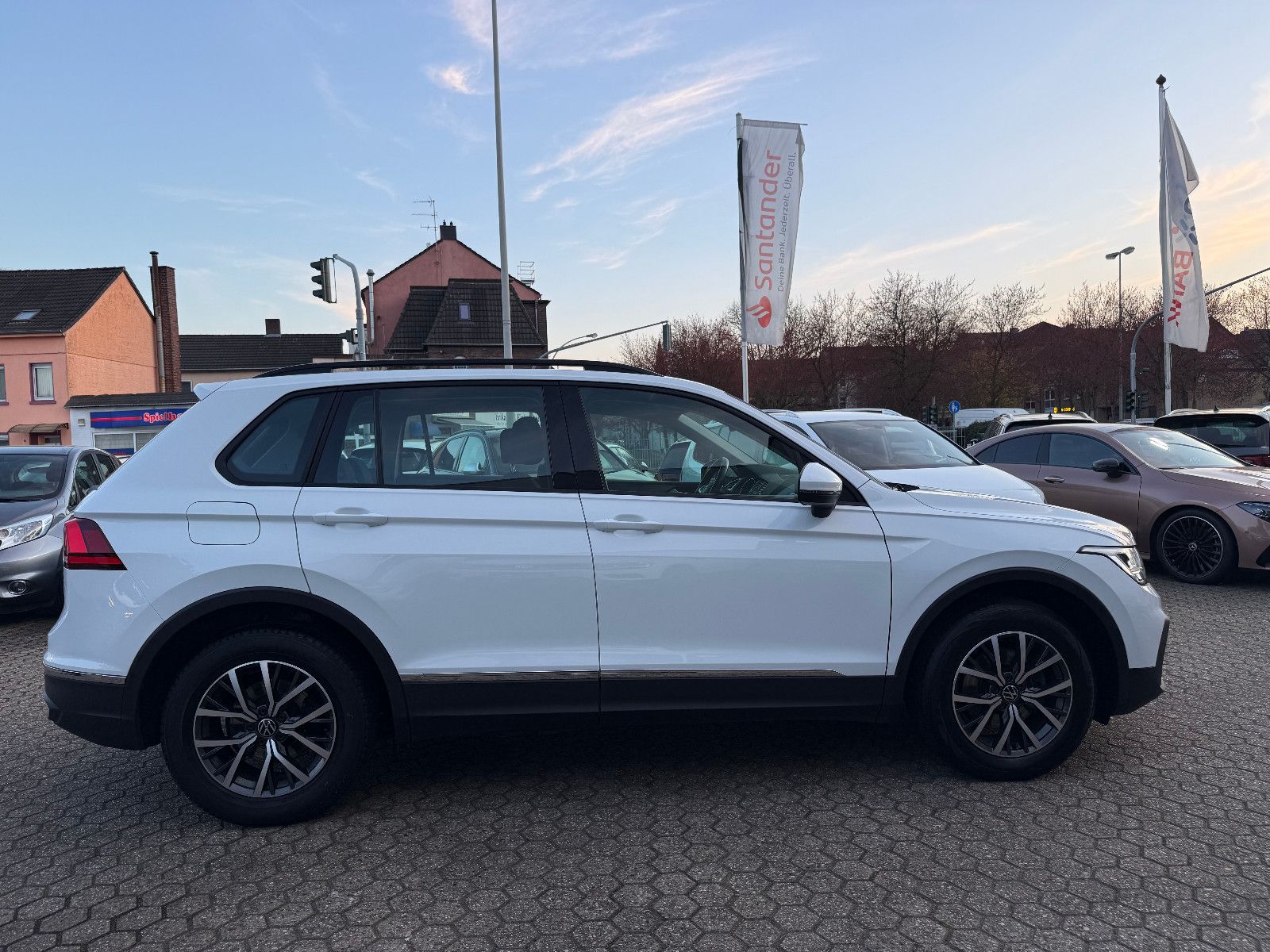 Fahrzeugabbildung Volkswagen Tiguan Life*ACC*AHK*KLIMA*LED*