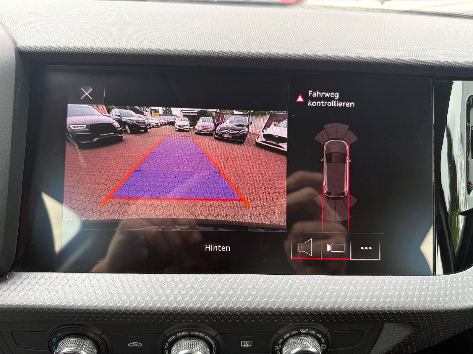 Fahrzeugabbildung Audi A1 citycarver 30 TFSI *Tempomat*Klima*18Zoll*