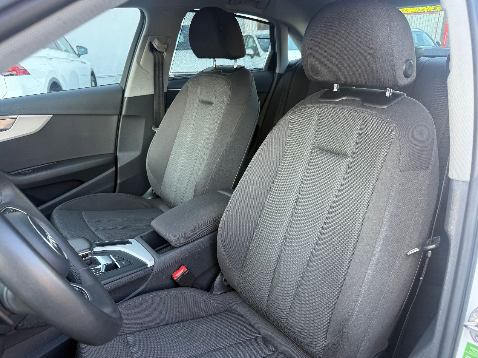 Fahrzeugabbildung Audi A4 Lim 30 TDIadvanced*S-Line*AHK*Tempomat*Matrix