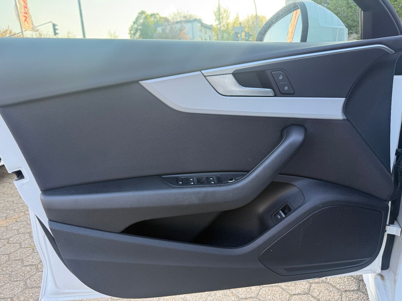 Fahrzeugabbildung Audi A4 Lim 30 TDIadvanced*S-Line*AHK*Tempomat*Matrix
