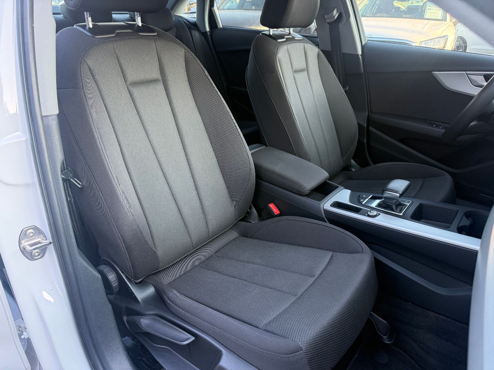Fahrzeugabbildung Audi A4 Lim 30 TDIadvanced*S-Line*AHK*Tempomat*Matrix