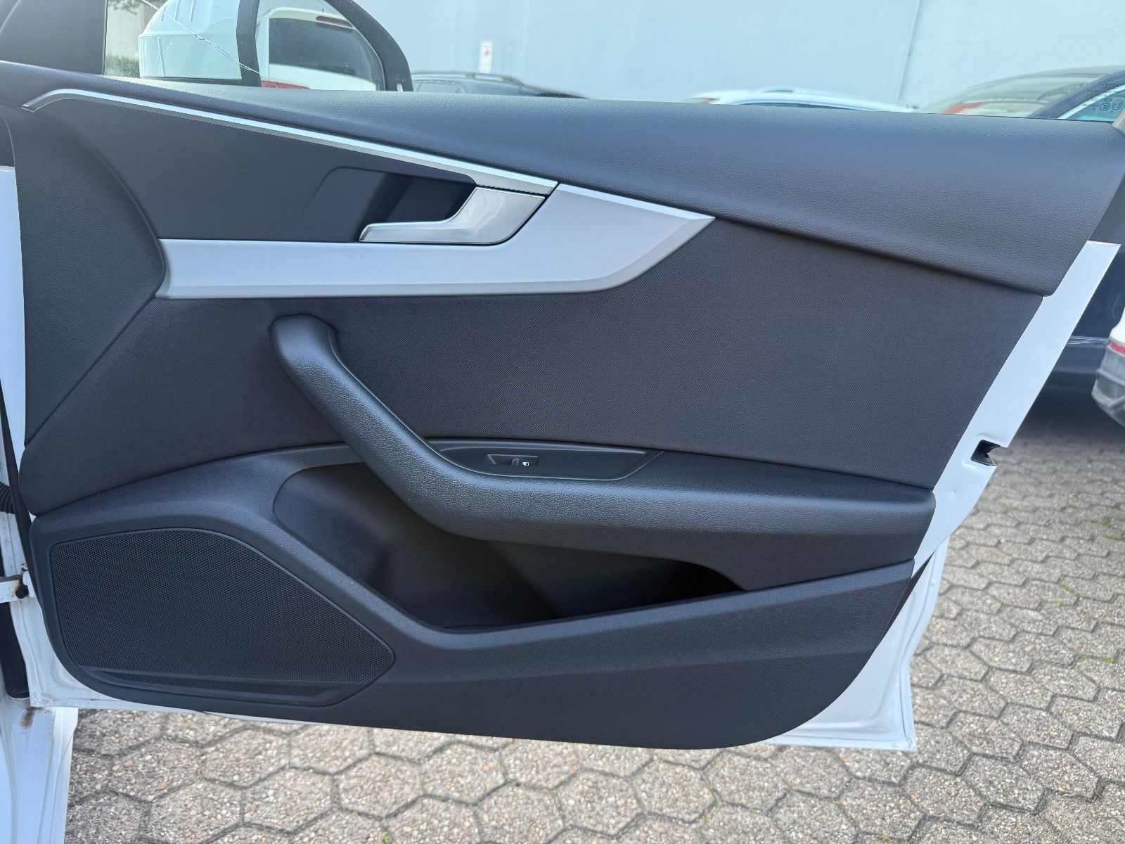 Fahrzeugabbildung Audi A4 Lim 30 TDIadvanced*S-Line*AHK*Tempomat*Matrix