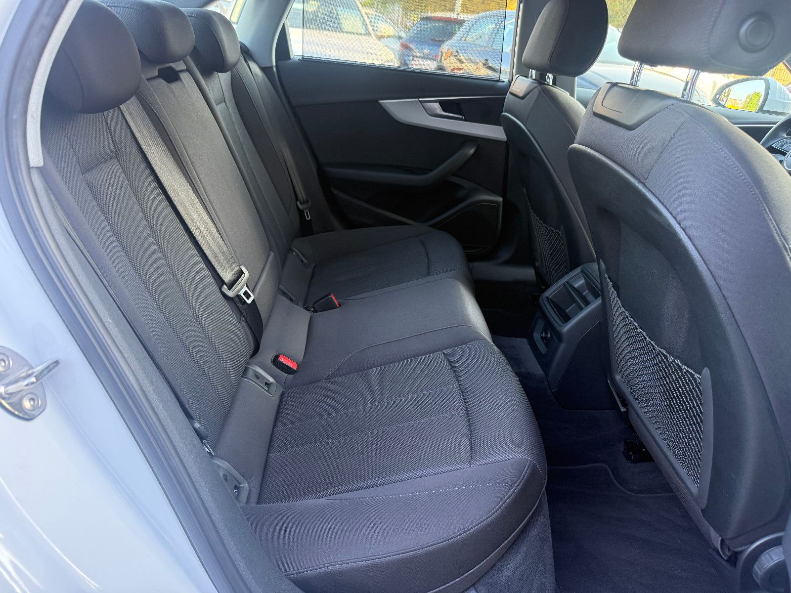 Fahrzeugabbildung Audi A4 Lim 30 TDIadvanced*S-Line*AHK*Tempomat*Matrix