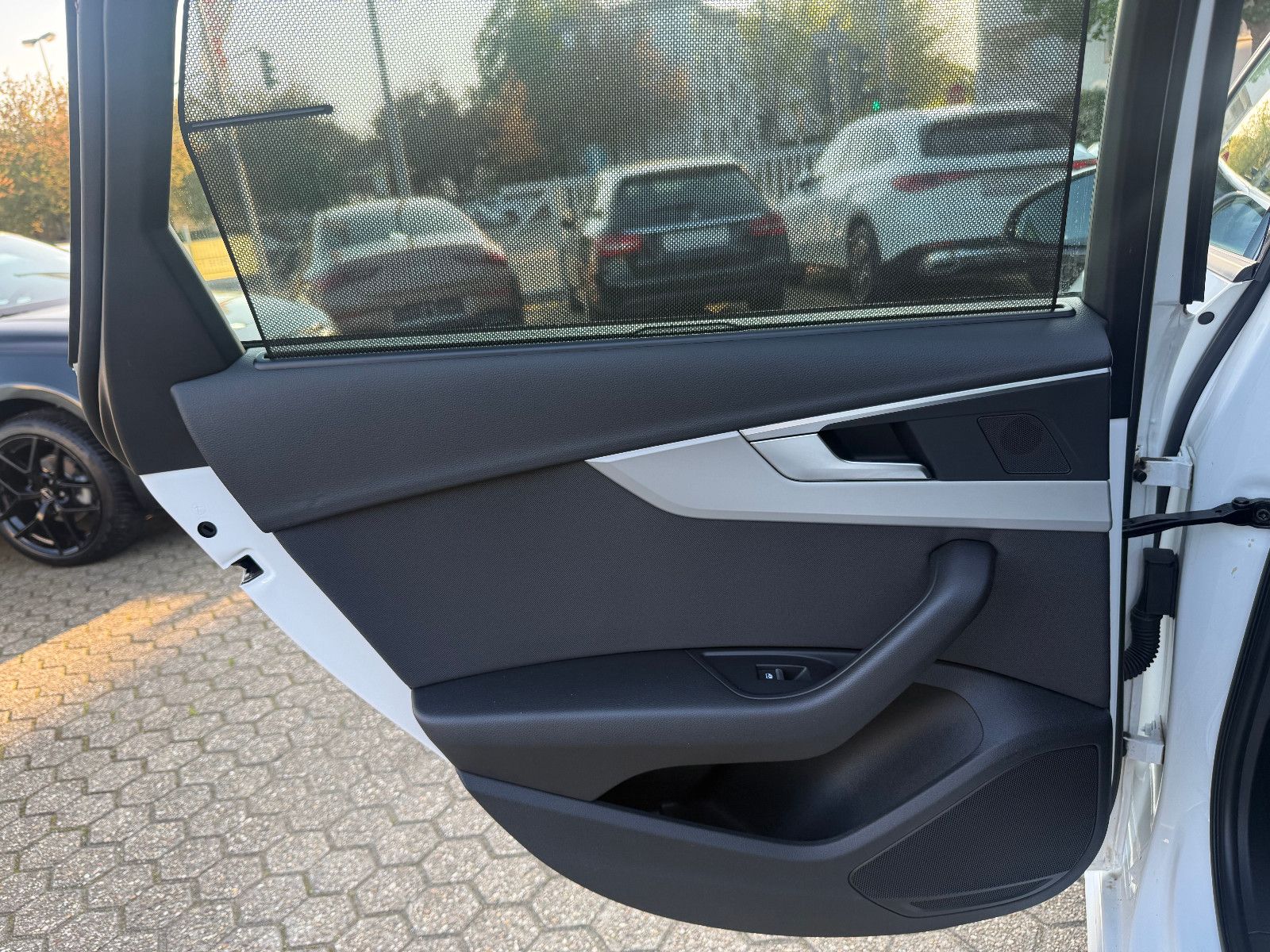 Fahrzeugabbildung Audi A4 Lim 30 TDIadvanced*S-Line*AHK*Tempomat*Matrix
