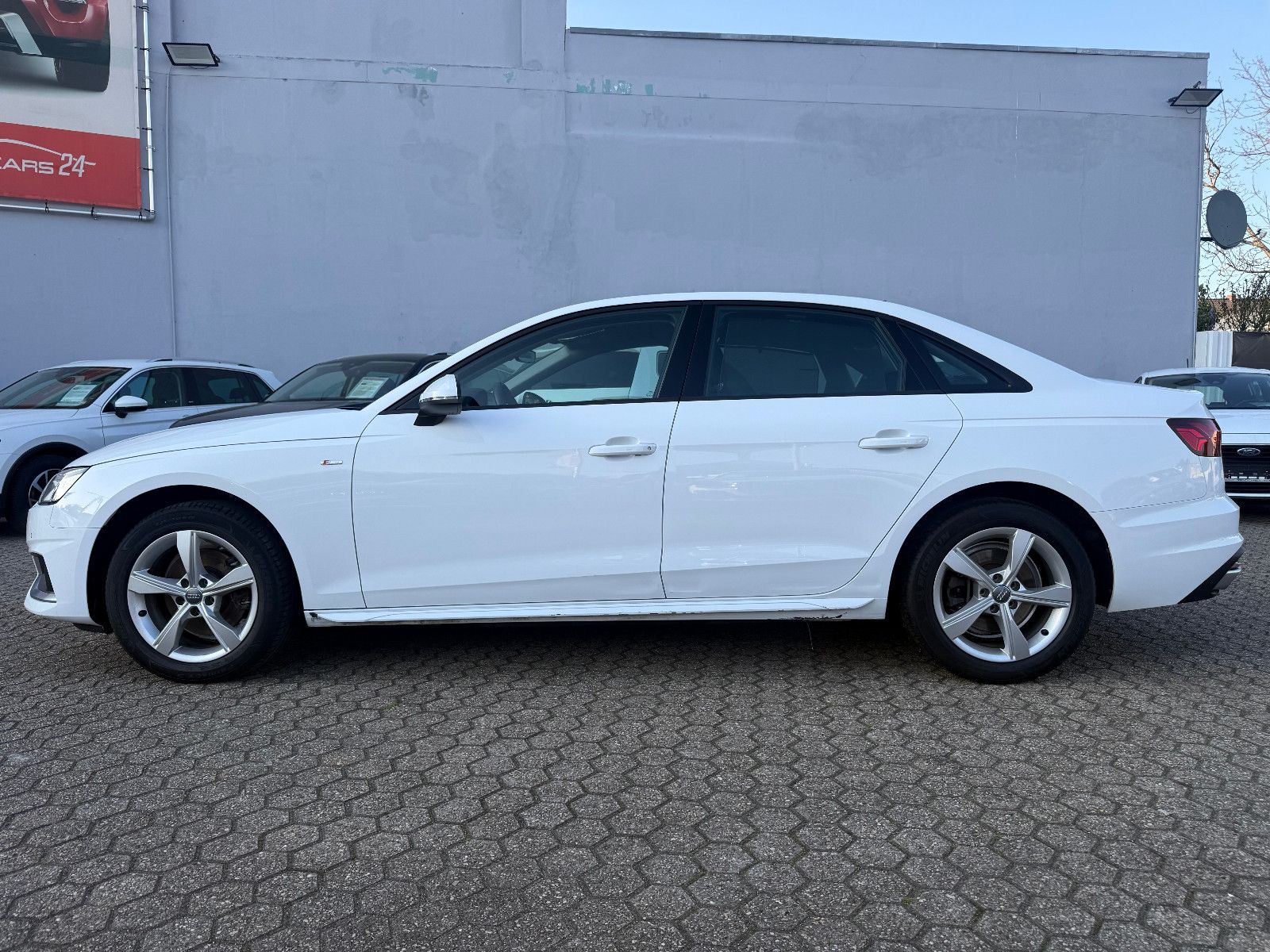 Fahrzeugabbildung Audi A4 Lim 30 TDIadvanced*S-Line*AHK*Tempomat*Matrix