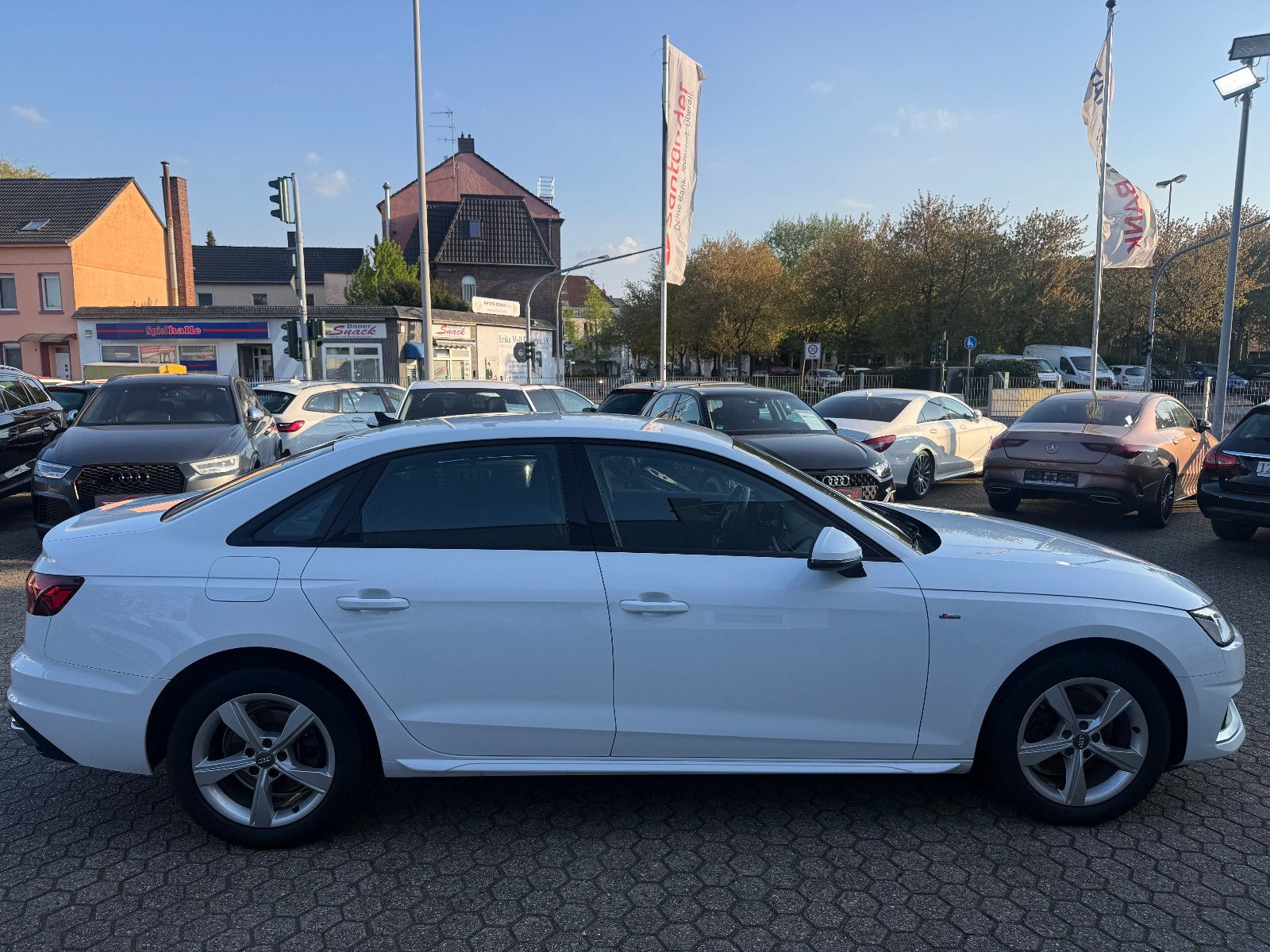 Fahrzeugabbildung Audi A4 Lim 30 TDIadvanced*S-Line*AHK*Tempomat*Matrix