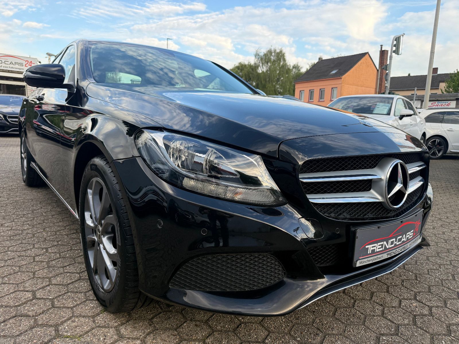 Fahrzeugabbildung Mercedes-Benz C 200 C Limousine AVANTGARDE *AHK*Scheckheft *