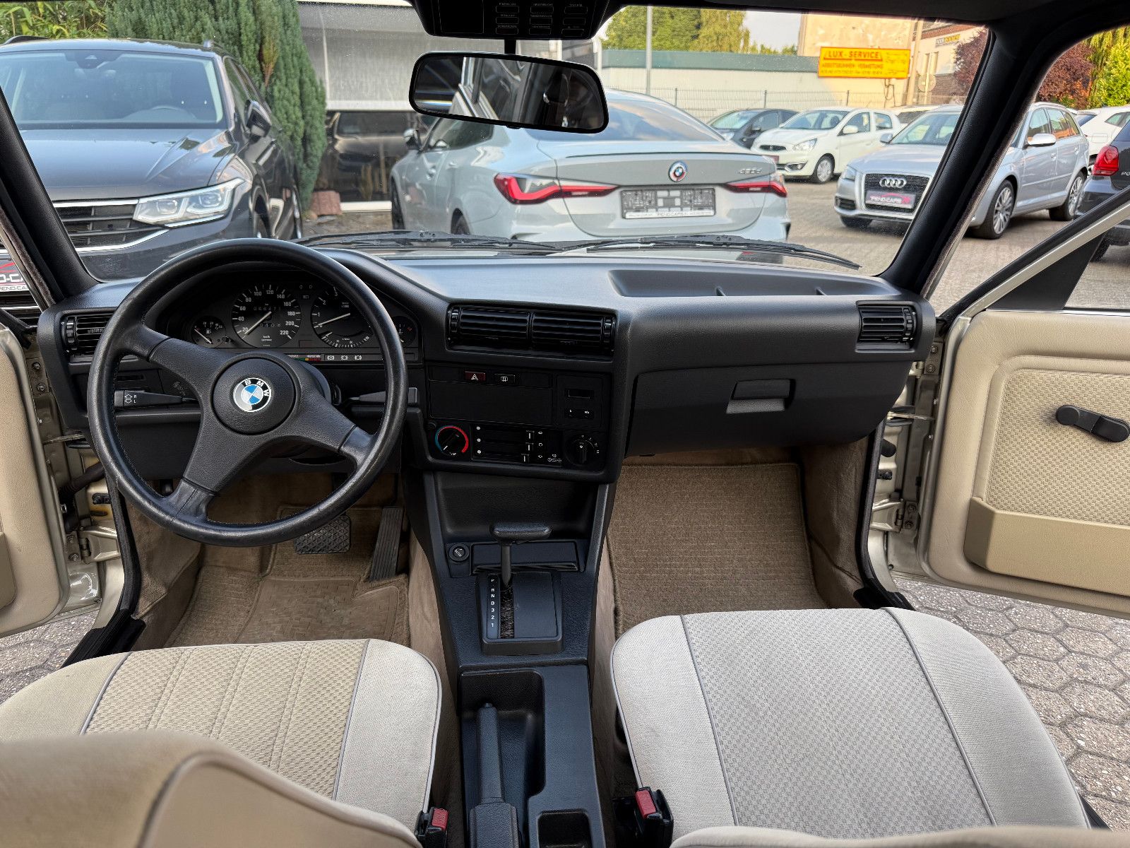 Fahrzeugabbildung BMW E30 320I wenig KM* Rostfrei*Sehr Gepflegt*