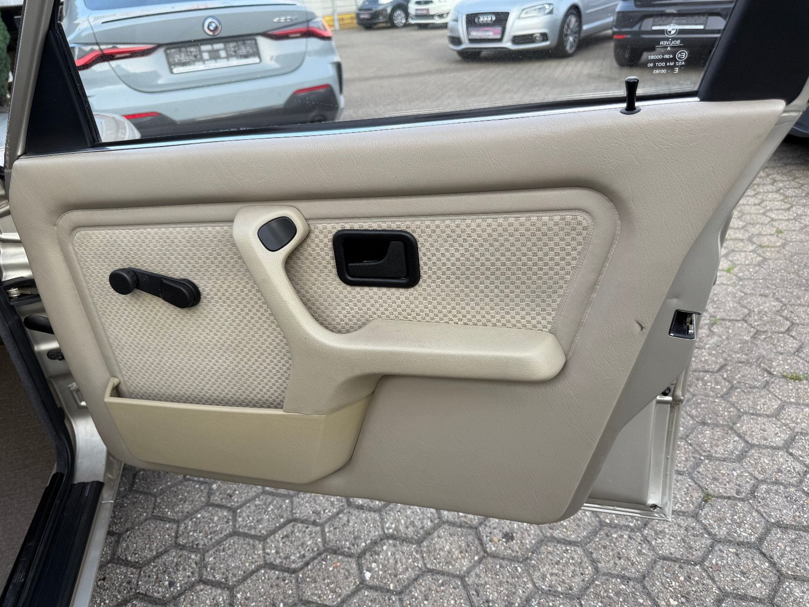 Fahrzeugabbildung BMW E30 320I wenig KM* Rostfrei*Sehr Gepflegt*