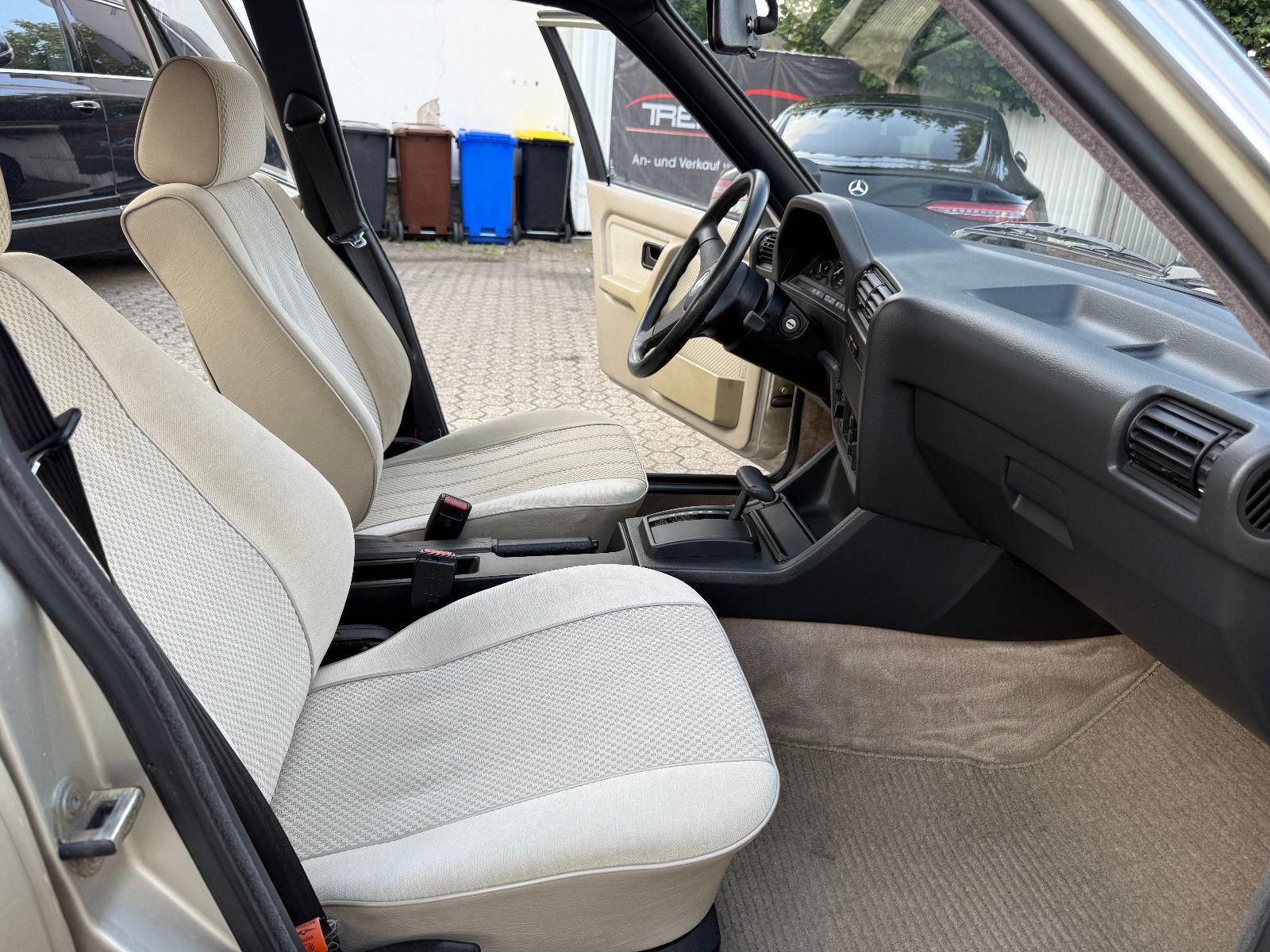 Fahrzeugabbildung BMW E30 320I wenig KM* Rostfrei*Sehr Gepflegt*