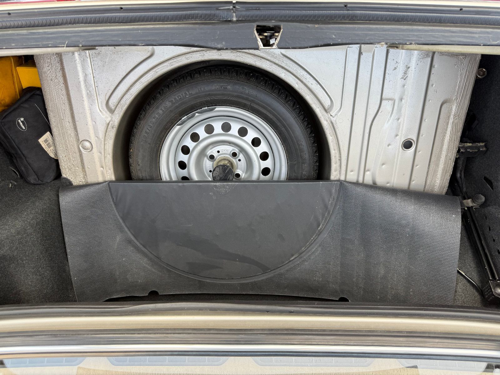 Fahrzeugabbildung BMW E30 320I wenig KM* Rostfrei*Sehr Gepflegt*