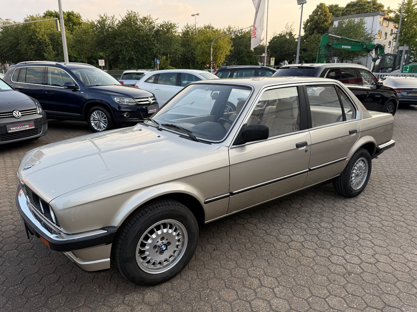 Fahrzeugabbildung BMW E30 320I wenig KM* Rostfrei*Sehr Gepflegt*
