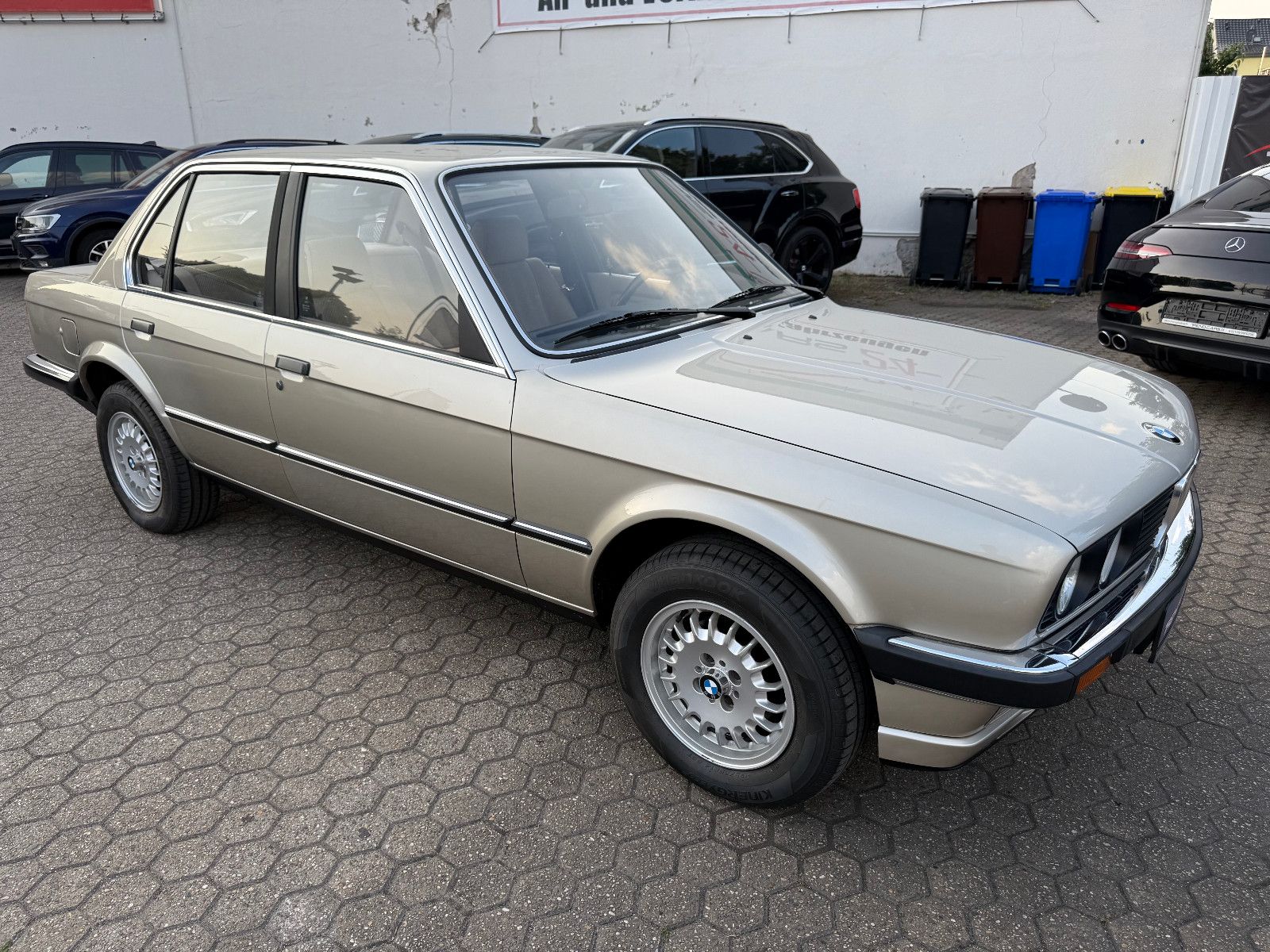 Fahrzeugabbildung BMW E30 320I wenig KM* Rostfrei*Sehr Gepflegt*