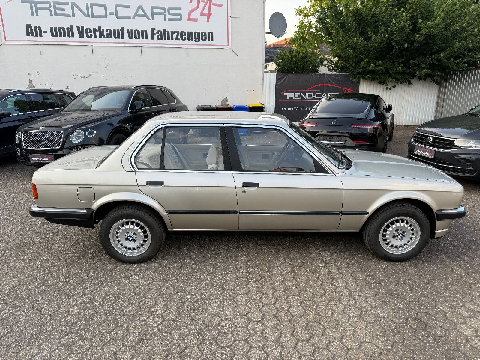 Fahrzeugabbildung BMW E30 320I wenig KM* Rostfrei*Sehr Gepflegt*