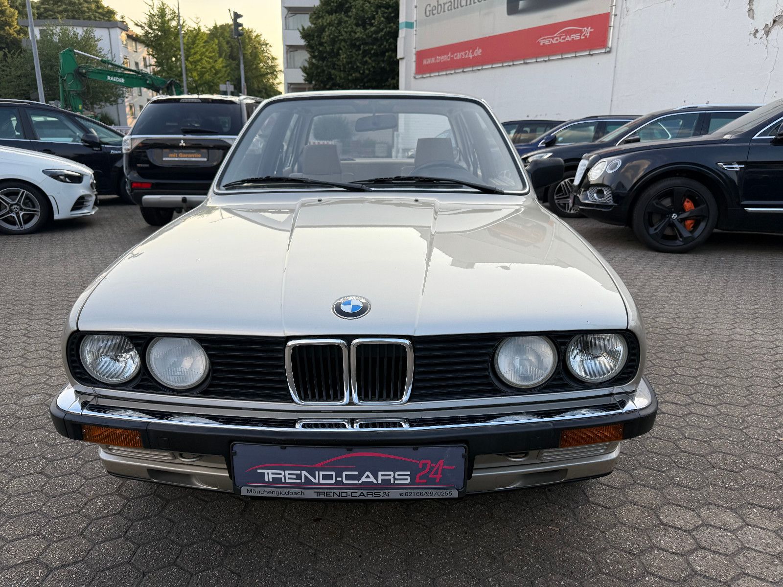 Fahrzeugabbildung BMW E30 320I wenig KM* Rostfrei*Sehr Gepflegt*