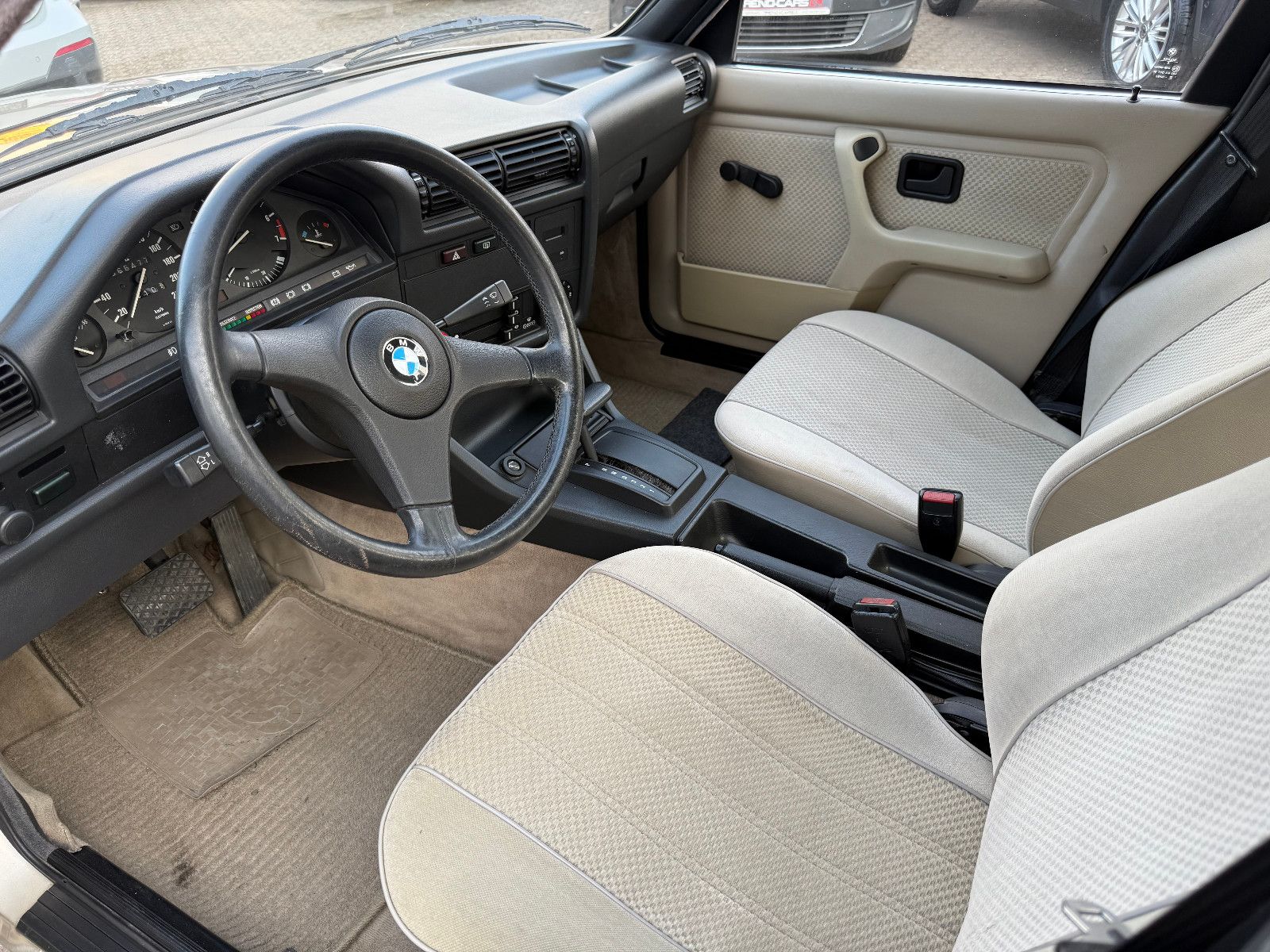 Fahrzeugabbildung BMW E30 320I wenig KM* Rostfrei*Sehr Gepflegt*