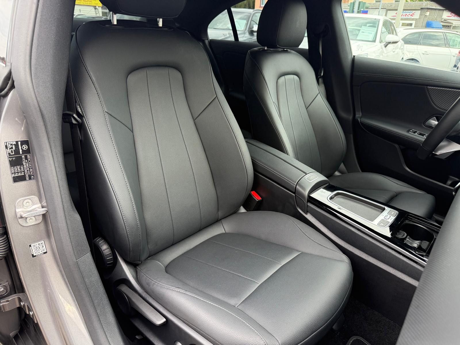 Fahrzeugabbildung Mercedes-Benz CLA 200*Progressive*LED*Leder*CAM*