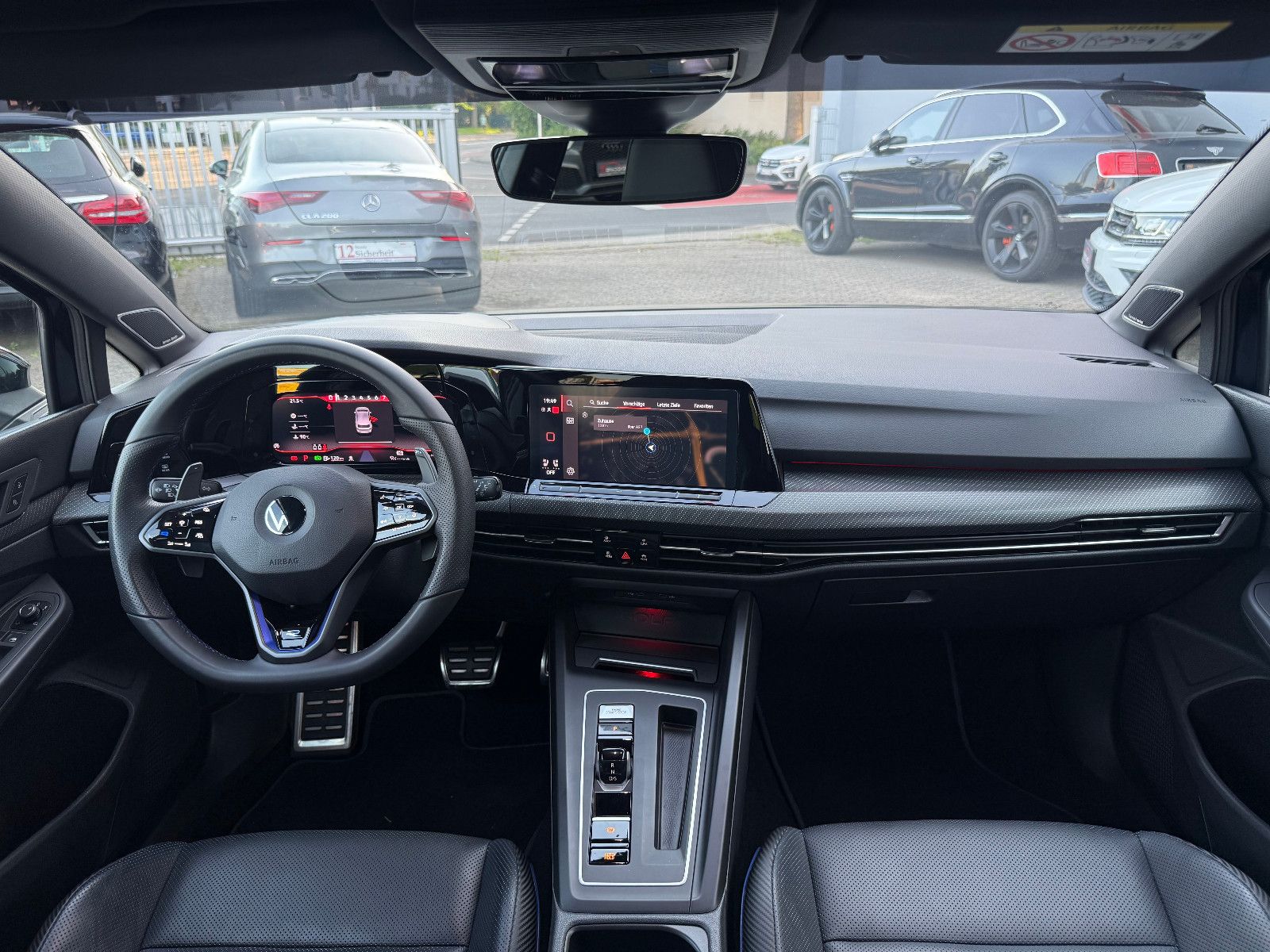 Fahrzeugabbildung Volkswagen Golf VIII Lim. R 4Motion*ACC*Harmann Kardon*Akra