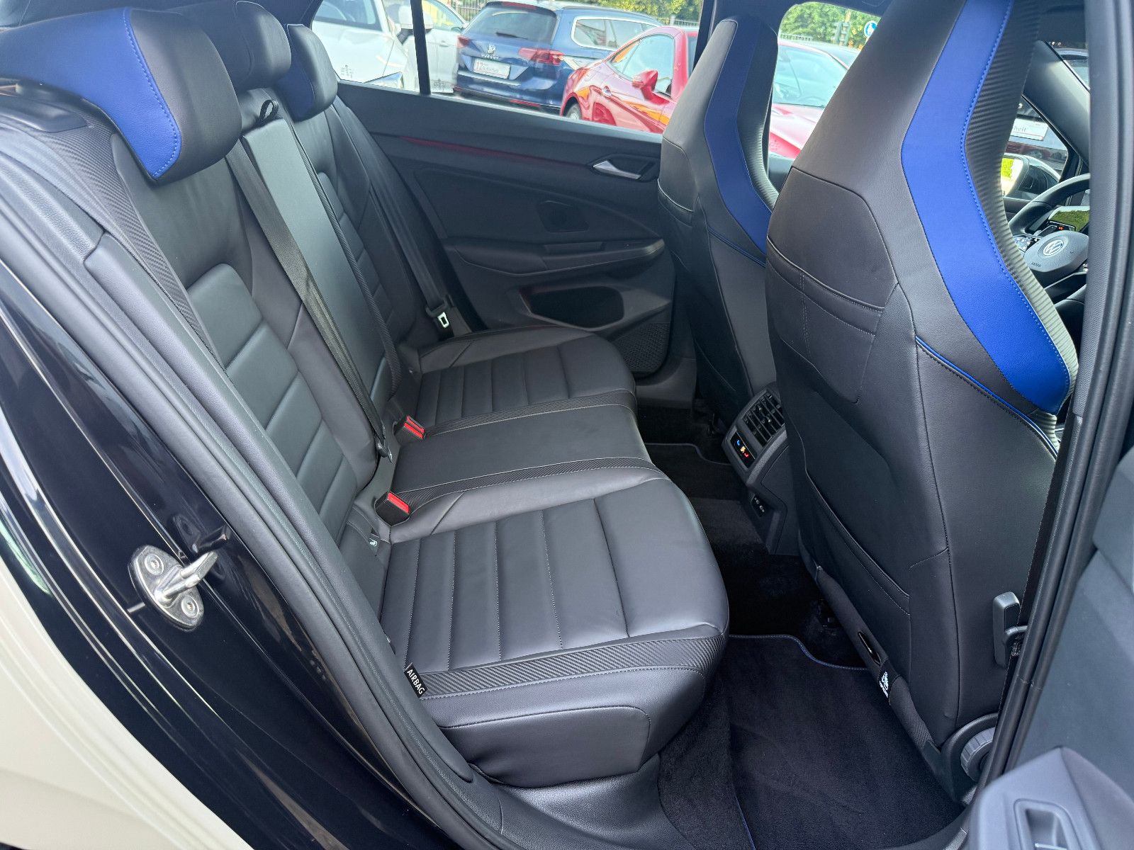Fahrzeugabbildung Volkswagen Golf VIII Lim. R 4Motion*ACC*Harmann Kardon*Akra