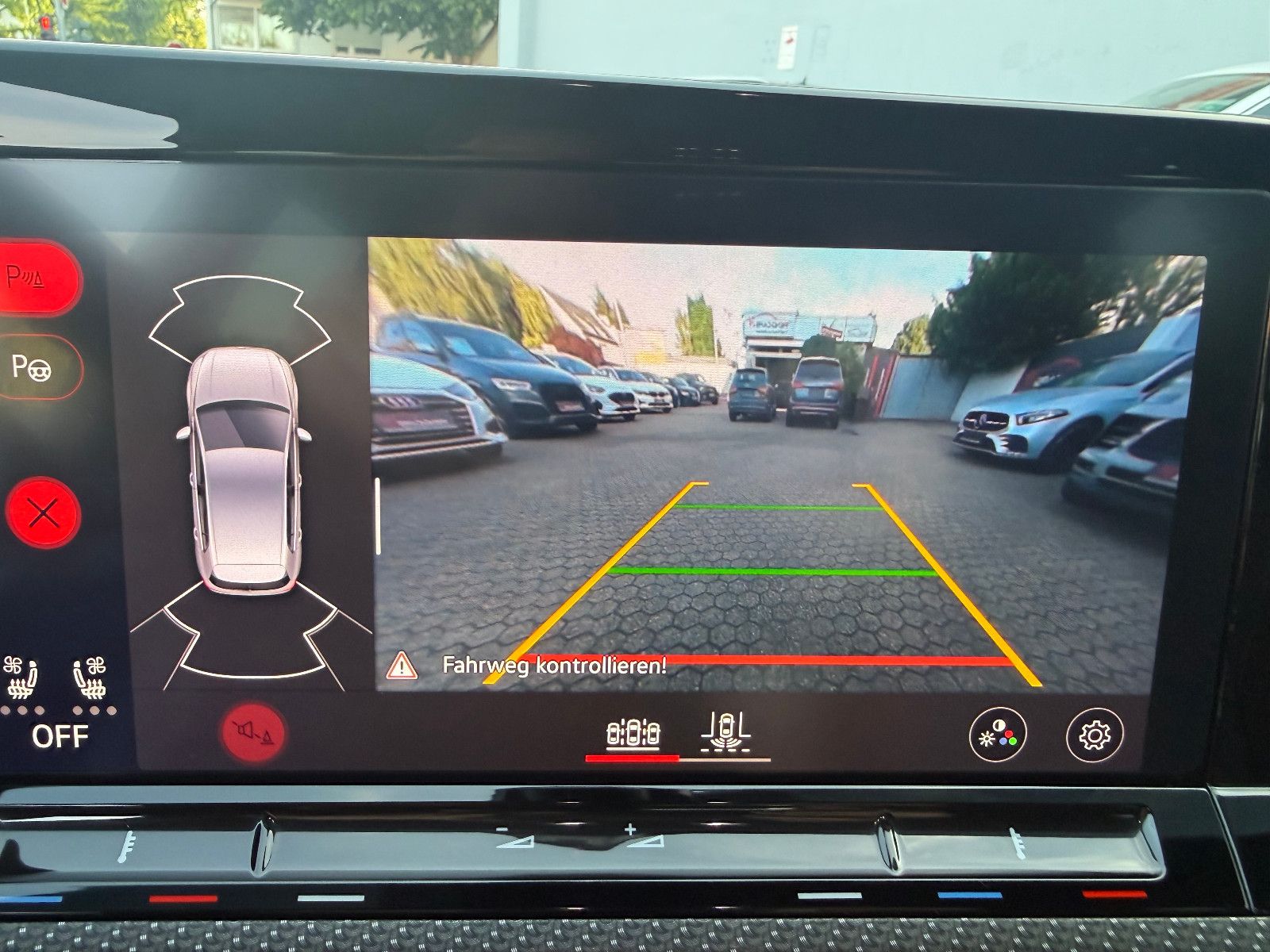 Fahrzeugabbildung Volkswagen Golf VIII Lim. R 4Motion*ACC*Harmann Kardon*Akra