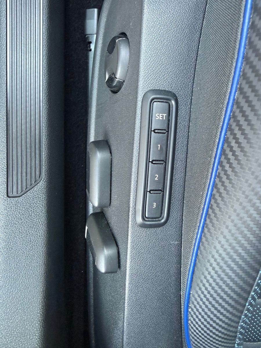 Fahrzeugabbildung Volkswagen Golf VIII Lim. R 4Motion*ACC*Harmann Kardon*Akra