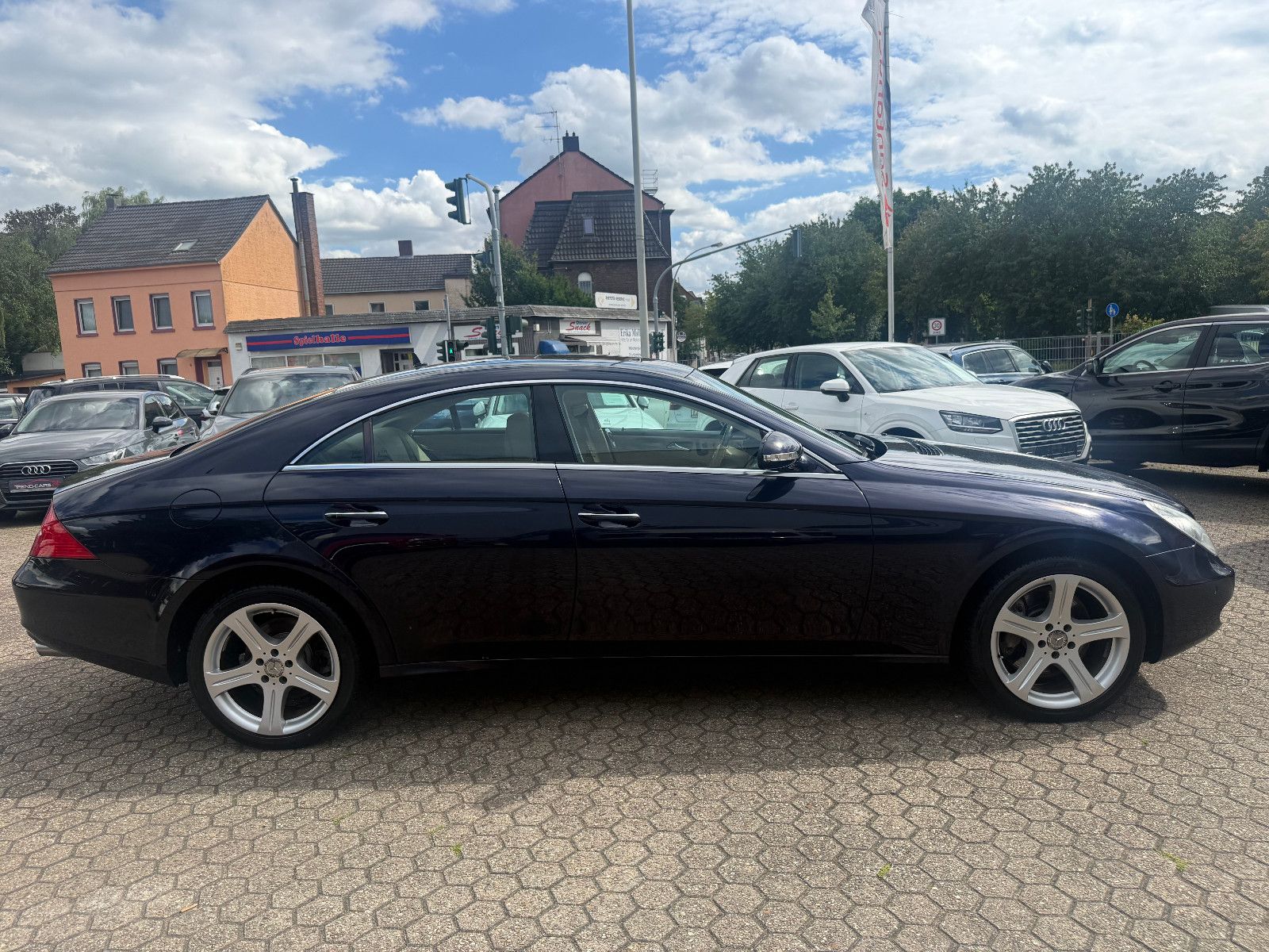 Fahrzeugabbildung Mercedes-Benz CLS 500*Tempomat*Harmann Kardon*Leder*Schiebedac